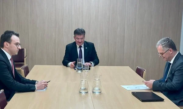 Ukaj: Kërkesat e Serbisë janë fontanë dëshirash, Kosova t’i zbatojë thirrjet e aleatëve jo ato të Vuçiqit