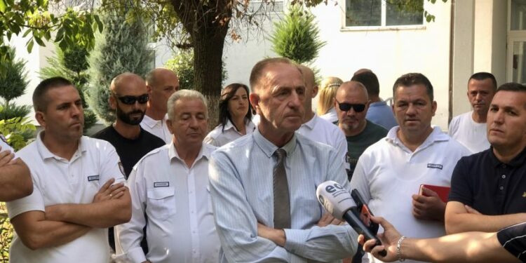 Arrihet marrëveshja me SHSKUK-në – Sigurimi fizik i QKUK-së anulon grevën, nga tetori i marrin pagat me rritje
