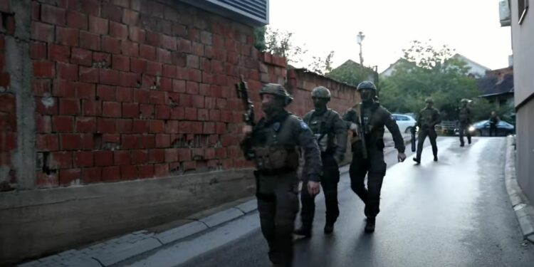 Pamje nga aksioni i Policisë kundër fajdes e bixhozit në Prishtinë, katër të arrestuar