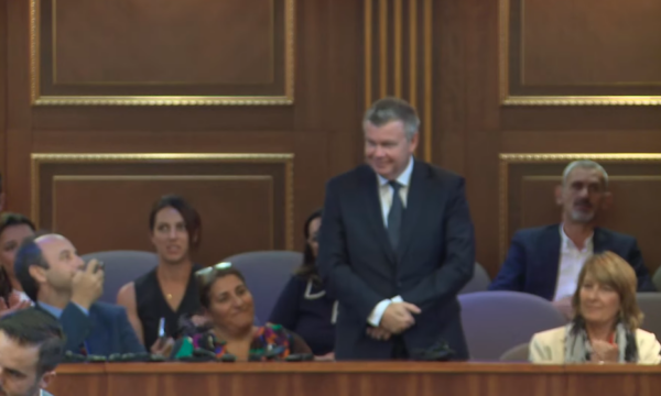 Sesioni vjeshtor në Kuvend nisi me një mysafir special