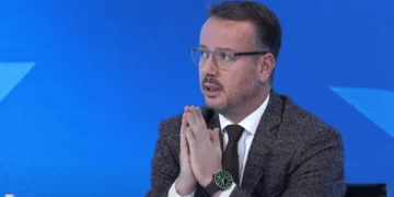 Albini që e doja”: Kajtazi ia kthen Kurtit një shkrim të 2019-ës për pabarazinë dhe varfërfinë