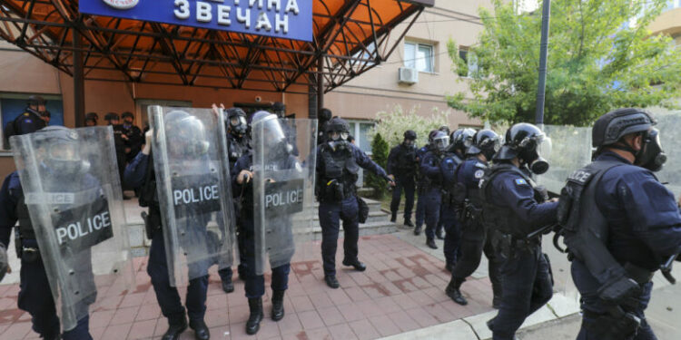 I akuzuari për sulm ndaj KFOR-it dhe Policisë dënohet me burgim me kusht dhe me gjobë
