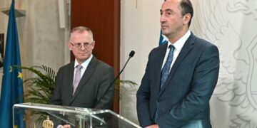 Gruaja e Liburn Aliut dhe nipi i Besnik Bislimit rrugës për tu zgjedhur anëtar të Bordit të KOSTT
