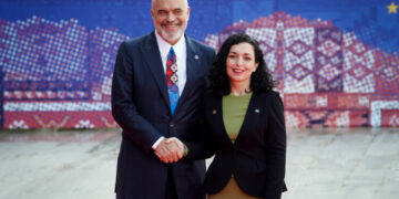 Osmani e uron Shqipërinë për hapjen e kapitullit të parë të negociatave për anëtarësim në BE