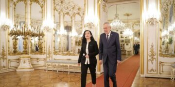 Presidentja Osmani uron Austrinë: Lidhjet tona diplomatike dhe ekonomike na i ka forcuar diaspora e gjallë kosovare