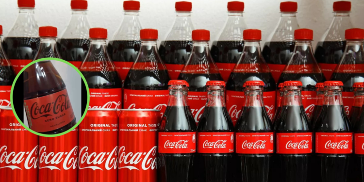 Pamje| Një banor i Prishtinës gjen copa metali brenda shishes së Coca Colës