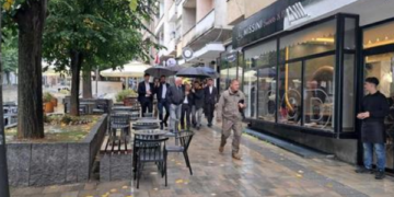 Elbert Krasniqi shkon në Mitrovicën e Veriut me Halil Kastratin, replika me gazetaren!