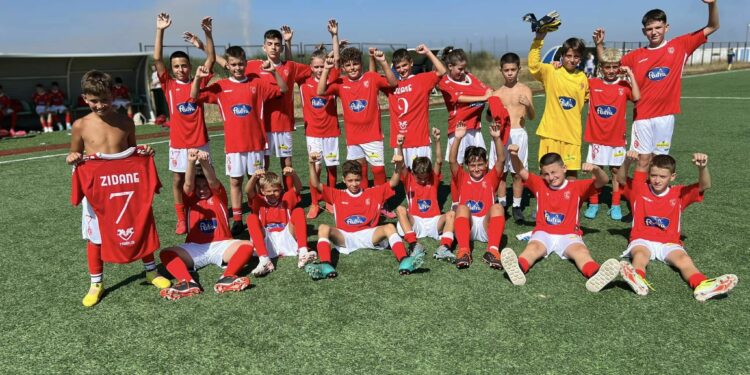 Tri klube serbe refuzojnë të luajnë me Shkollën e Futbollit “Zidane” nga Kosova