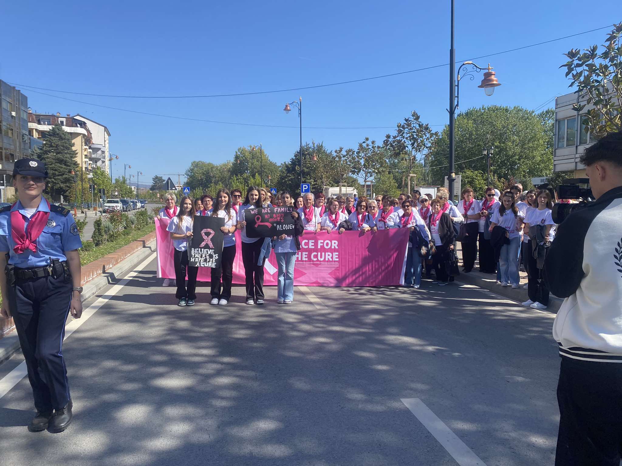 Gjakova marshon në ndërgjegjësim kundër kancerit të gjirit