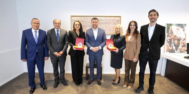 Krasniqi takon gruan e Thaçit dhe gruan e Veselit: Urimet që i shkëmbyem nuk ishin të plota pa liderët tanë