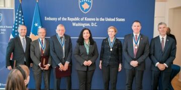 Osmani dekoron William Walker, Tom Lantos, Daniel Fried, Josh Black dhe Mira Ricardel: Faleminderit nga populli i Kosovës!