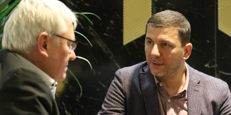 Krasniqi takon raportuesin për Kosovën në Bundestag, flasin për zhvillimet në vend e rajon