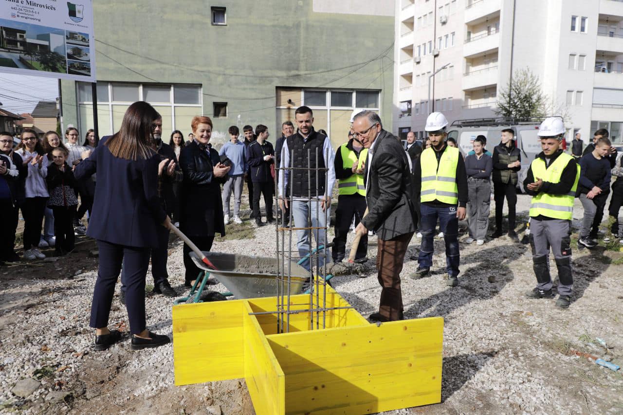 Hamza vendos gurthemelin e një çerdhje të re: Premtimi im po jetësohet!