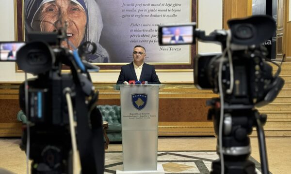 Tahiri: Qeveria po mashtron duke vepruar kundërligjshëm, pagat rriten vetëm nëse amandamentohet ligji