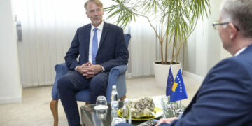 Ambasadori i BE-së e çon pasdite në Qeveri Raportin e Progresit, me Bislimin do të dalin në konferencë për media