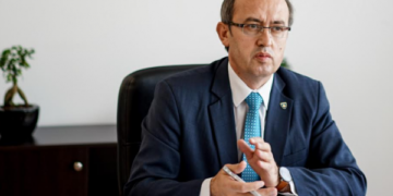 Hoti: Qeveria Kurti braktisi dialogun për njohje, Marrëveshja e Ohrit ka stopuar rrugën e integrimit euro-atlantik të Kosovës