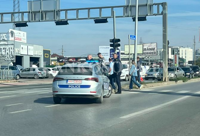 Aksident te zona industriale, policia në vendin e ngjarjes