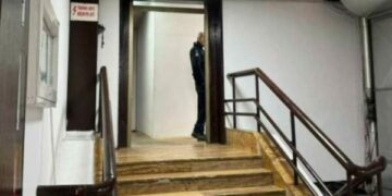 Aksioni i policisë në Pallatin e Rinisë, raportohet se janë arre’stuar tre zyrtarë