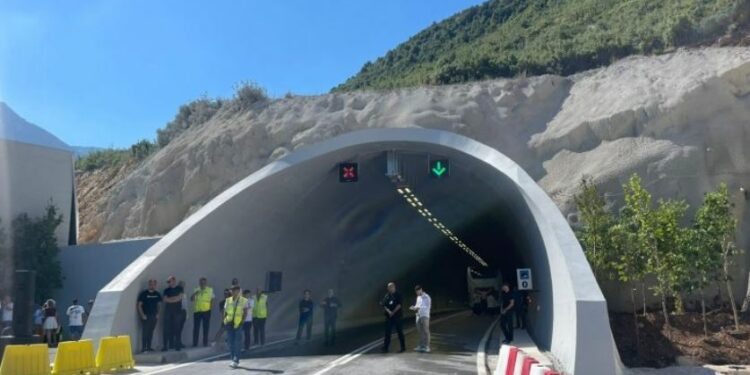 Tuneli i Llogarasë në Shqipëri do të mbyllet, kalimi veç përmes Qafës