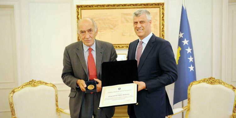 Ish-ushtaraku Jackson ishte dekoruar me medalje nga Thaçi, çka deklaronte ai në atë kohë