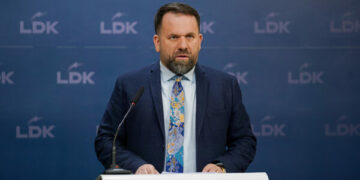 Rukiqi për Qeverinë Kurti: Në 1197 ditë 2 km rrugë të reja – menaxhuan 12 miliardë euro, 240 milionë i dhanë tendera dostave