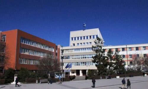 Sot protestohet para Kuvendit në mbështetje për punëtoret teknike që janë në grevë