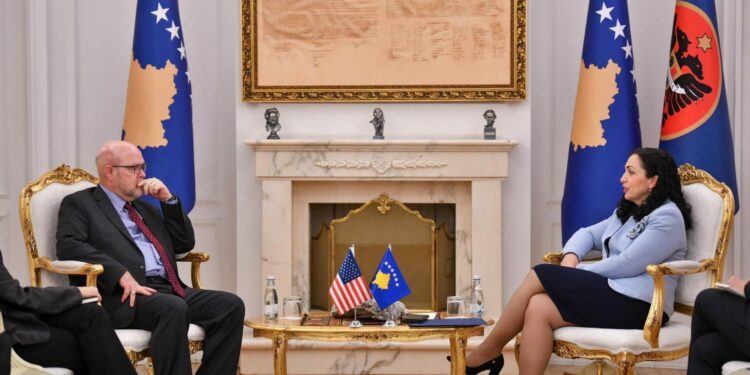 Osmani takohet me Hovenierin, flasin për çështjet e sigurisë e investimet amerikane