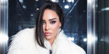 Xhensila vjen me stila provokativ edhe në lift