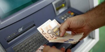 Niveli i pagave, ekspertët: Me pagën mesatare nuk mbulohen shpenzimet në Kosovë