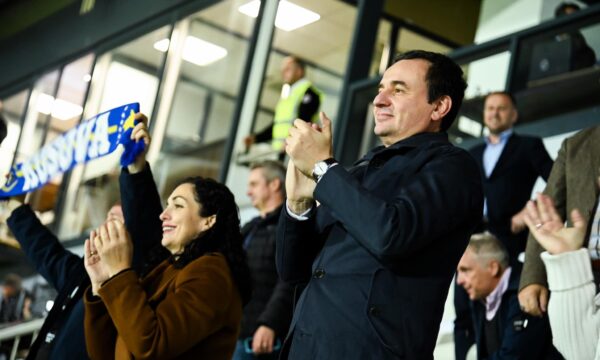 Kurtit, Osmanit, Gërvallës e Pecit u “kryqëzohen” rrugët në stadium, mbrëmë shikuan ndeshjen Kosovë -Qipro nga zona VIP