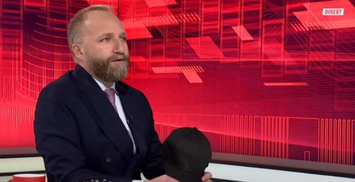 Tahiri me kapelë të zezë: Simbolizon fshehjen e krimit dhe vjedhjeve të mëdha