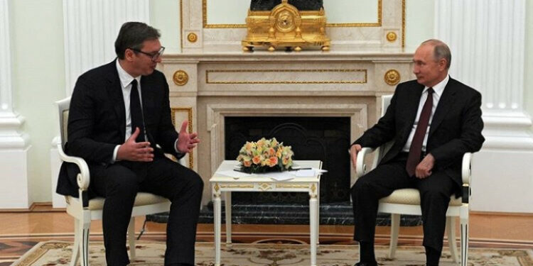 “Novosti”: Vuçiq dhe Putin nesër do të kenë një bisedë telefonike për Kosovën dhe çështjet rajonale