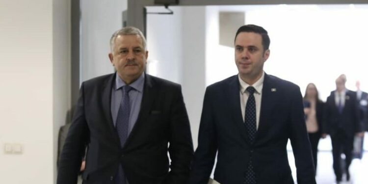 EKSKLUZIVE: Lumir Abdixhiku pritet të lë jashtë listës për deputetë Agim Veliun