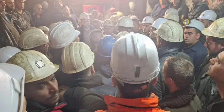 Minatorëve iu del vetëm gjysma e pagës, reagon sindikata