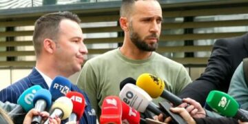 Avokati i familjes së Faton Hajrizit dorëzon padi ndaj Kurtit, Bislimit, deputetit Rexha e avokatit Halilaj