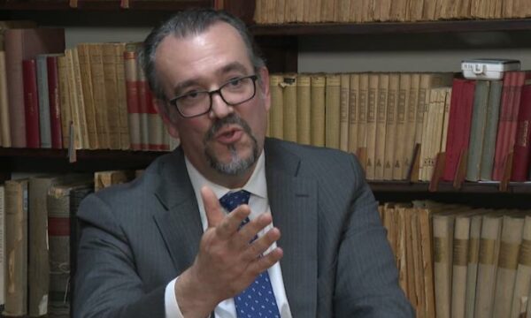 Kasanof: Duhet të gjejmë një mënyrë për të pasur progres në dialogun Kosovë-Serbi