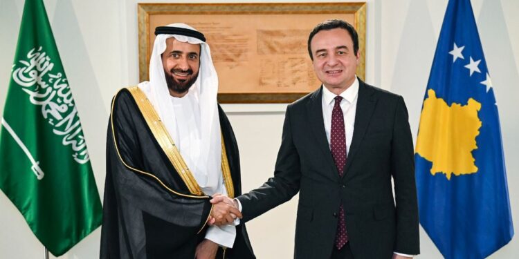 Kurti takohet me ministrin arab të Haxhit dhe Umres