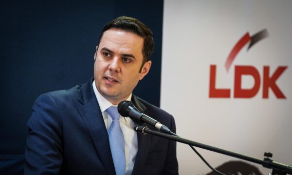 Abdixhiku i kundërpërgjigjet Kurtit në sekond: Si kryeministër, në javën e parë do ta bëjë koeficientin 150 euro