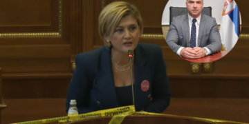 Kusari-Lila pranon se e quajti Simiqin “vëlla”, por thotë se në serbisht kjo e ka kuptimin e mikut