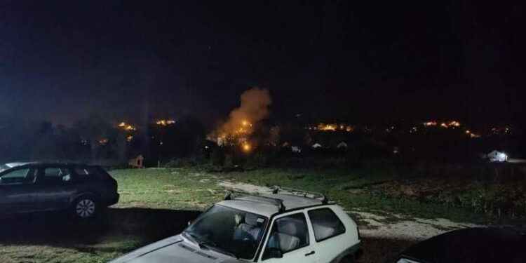 Policia konfirmon shpërthim afër një salle të sportit në Zubin Potok