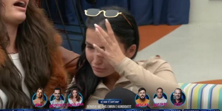 Ia përmendi gjatësinë, Xheneta fillon të qajë nga Xuxi (VIDEO)