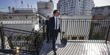 Rezidenca e presidentit Rugova drejt përfundimit të restaurimit, Kurti e Çeku vizitojnë punimet