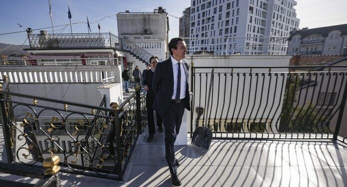 Rezidenca e presidentit Rugova drejt përfundimit të restaurimit, Kurti e Çeku vizitojnë punimet