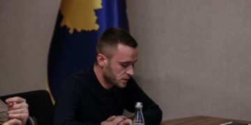 Pacolli i LDK-së njofton për familjarë tjerë të pushtetarëve që përfituan nga Ministria e Pecit: Faton, në 6 raste dolën 600 mijë euro