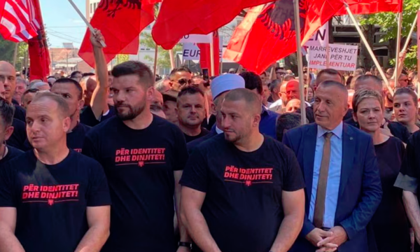Shqiptarët e Luginës protestojnë kundër pasivizimit të adresave