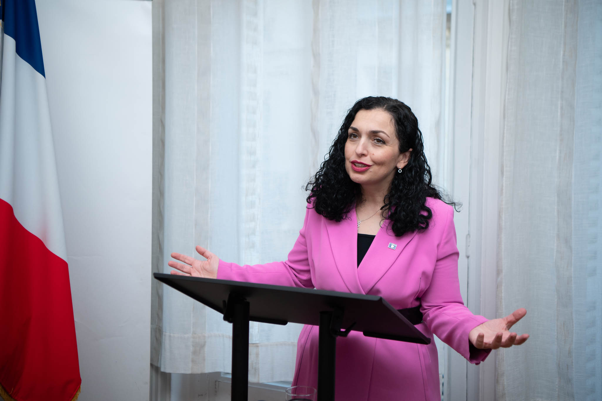 Raporti i Progresit 2024 vlerëson angazhimin e Presidentes Osmani për gratë, paqen dhe sigurinë