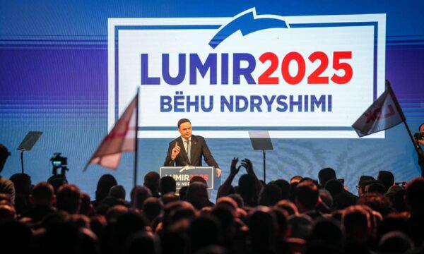 Abdixhiku i falënderon komunat LDK’së që i refuzuan doracakët e edukatës seksuale: E detyruan Qeverinë t’i tërheqë plotësisht ato