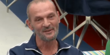 Xuxi këndon “himnin” e Prishtinës