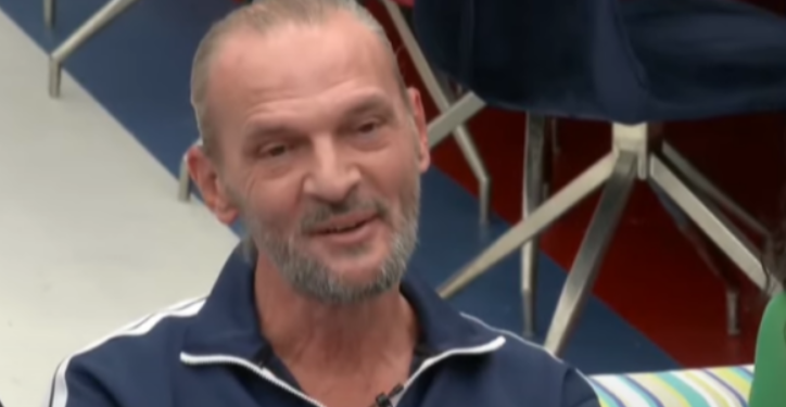 Xuxi këndon “himnin” e Prishtinës