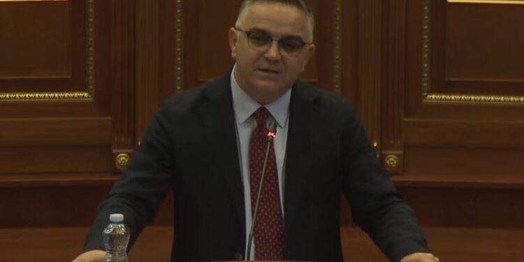 Seanca për buxhetin: Tahiri i thotë VV-së “Të fundit e keni”